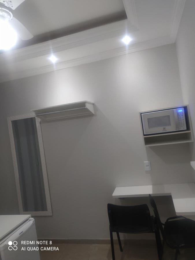 Pousada Quarto Casal Com Ar,Frigobar, Garagem أباريسيدا المظهر الخارجي الصورة